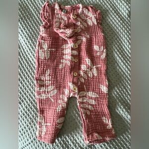 Baby girl Romper - 6/9 months. never worn, only washed